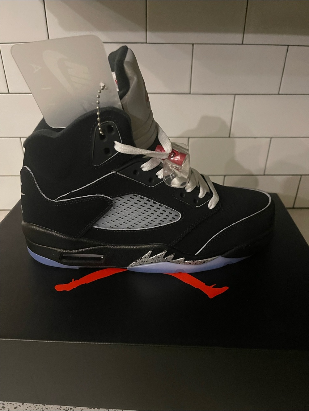 Men’s Retro 5 Metallic Size 7.5.